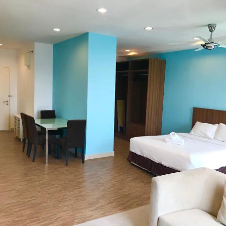 Mansion One Suites By Little Cabin George Town Exteriör bild